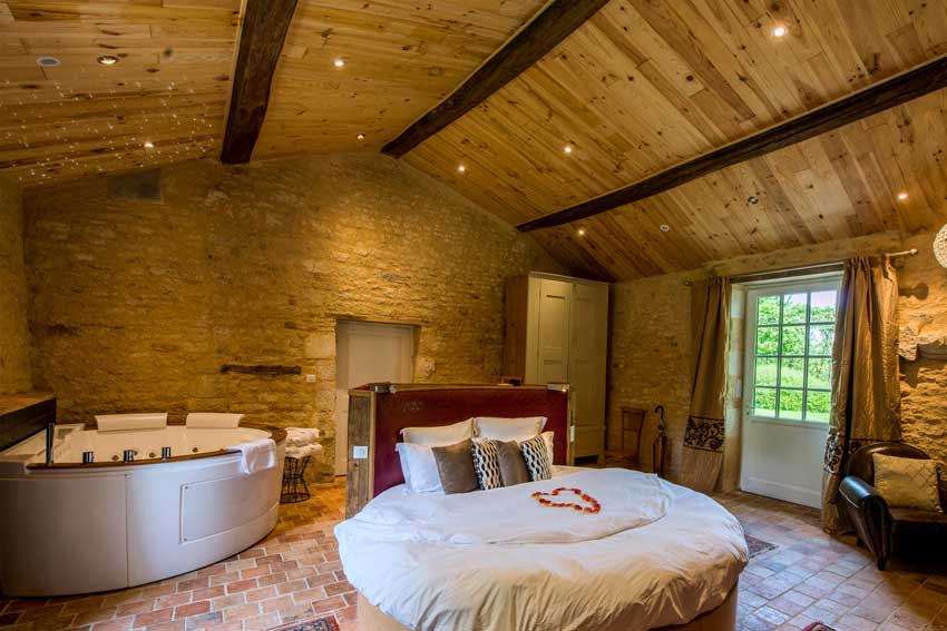 Jacuzzi dans la chambre - Hotel Vendée